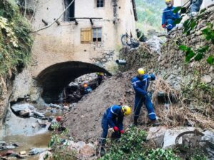 Dégagement d'embâcles pour éviter la submersion du village en cas de nouvel épisode pluvieux
